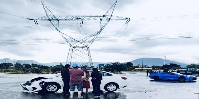 En Atlixco choque de auto de lujo termina en riña