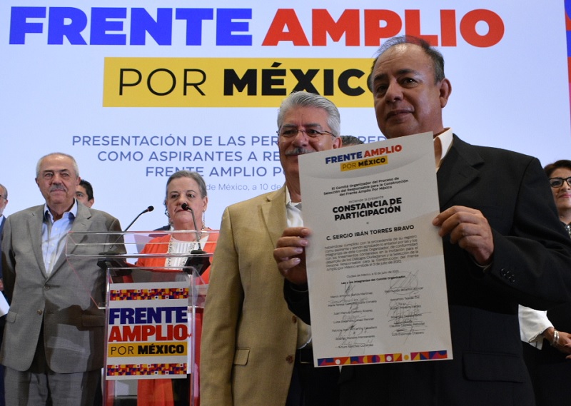 Queda el poblano Torres Bravo al fondo de firmas en el Frente Amplio