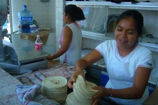 Subirá a 16 pesos el kilo de tortilla en Tehuacán por gasolinazo