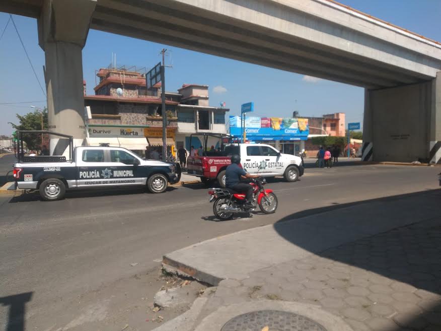 Balean a tortillero en el Crucero Cuatro Caminos de Izúcar