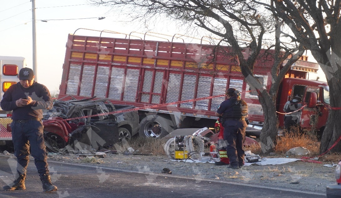 Tres personas mueren en accidente automovilístico en Tecamachalco