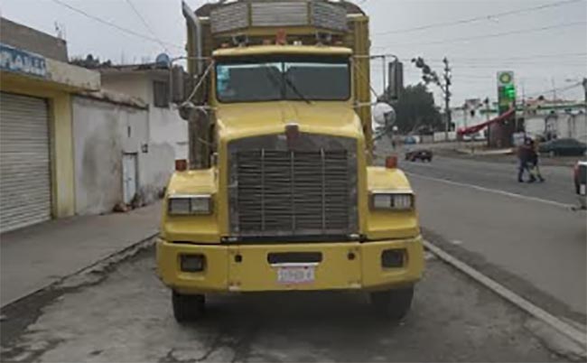 Tras operativo ladrones abandonan camión robado en Texmelucan