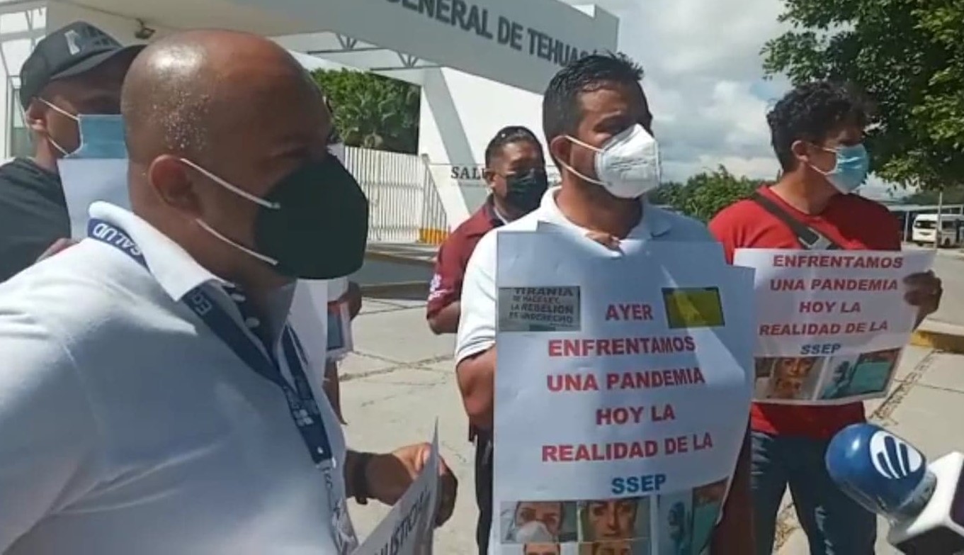 Protesta personal del Hospital General de Tehuacán ante reubicación  