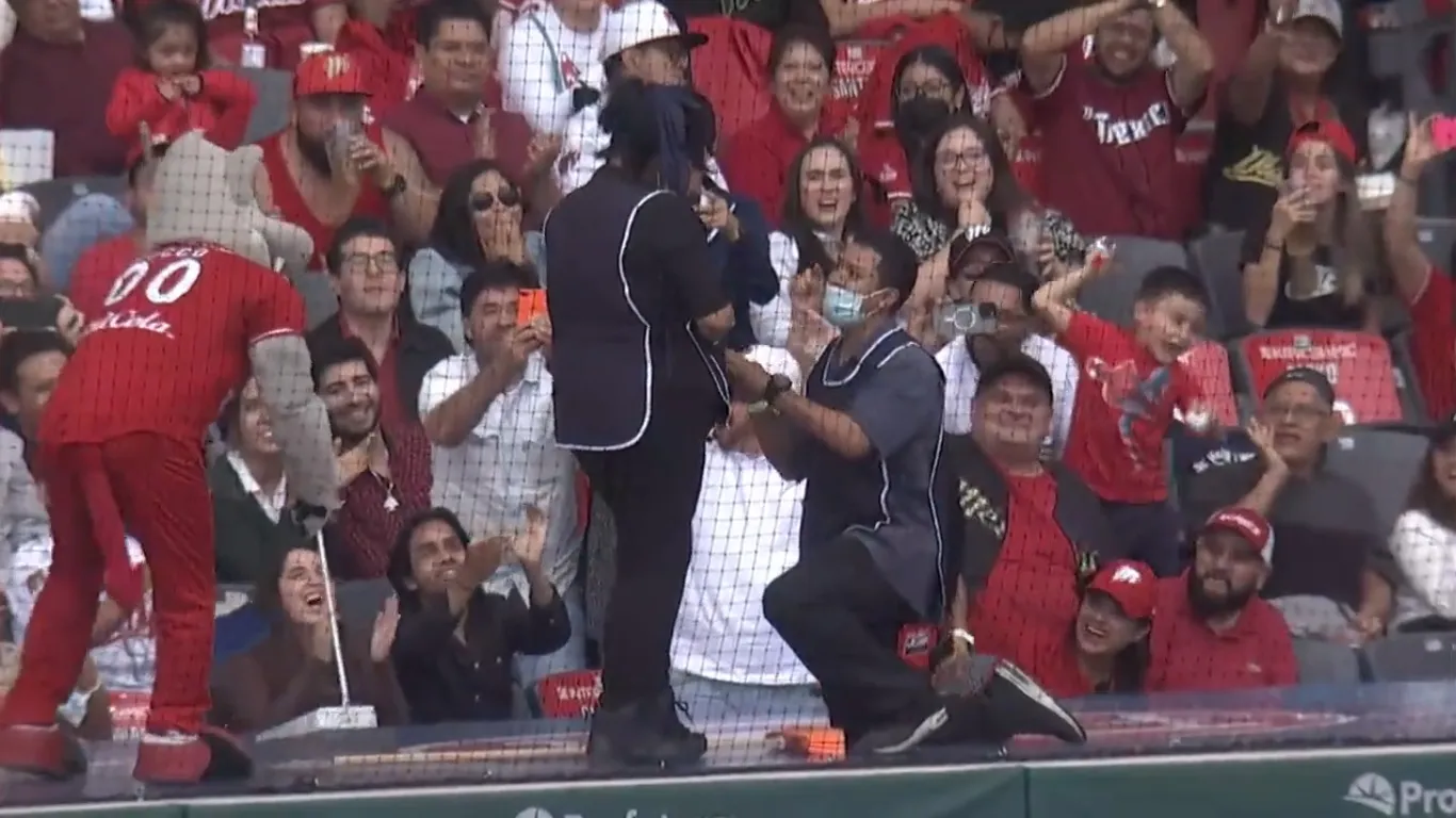 Trabajadores del estadio se comprometen durante juego Diablos vs Pericos