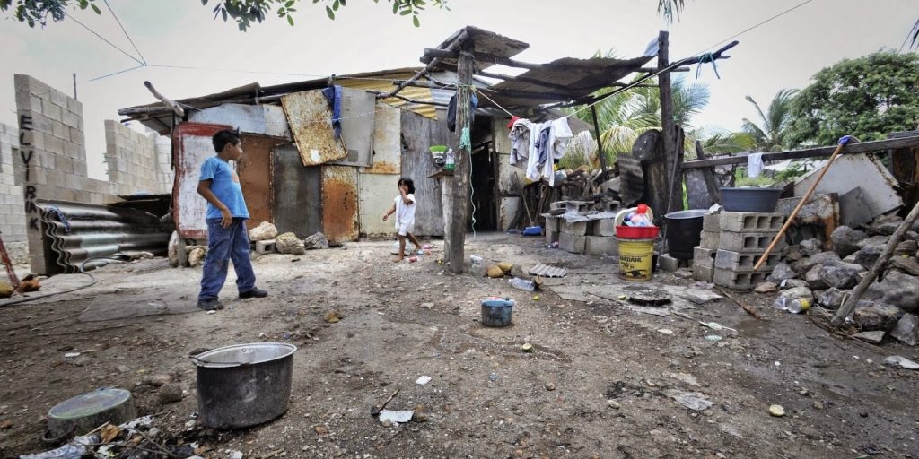 Trabajan, pero no salen de la pobreza más de 499 mil habitantes de Puebla