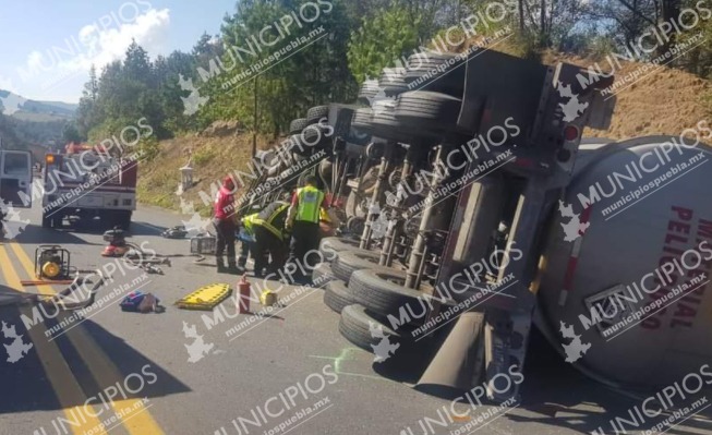 Cinco muertos deja volcadura de tractocamión en la México-Tuxpan