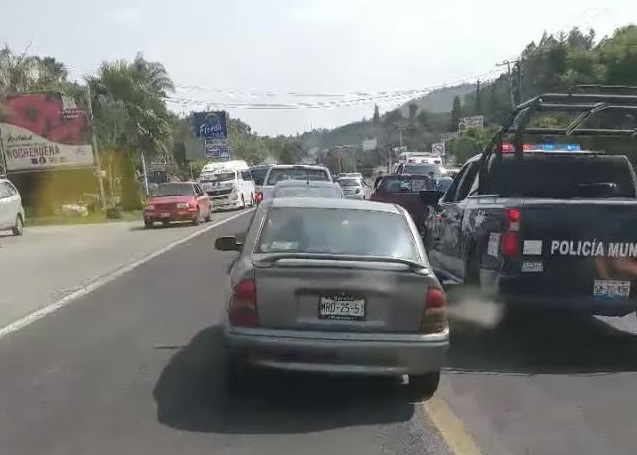Bloquean por cinco horas carril de la federal Atlixco-Puebla