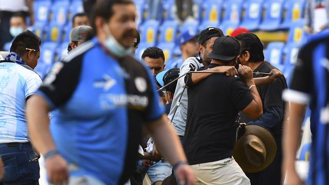 Tragedia en Querétaro: urgen medidas drásticas para acabar con la violencia en el futbol