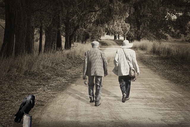 En un bosque encuentran a seis abuelitos teniendo sexo