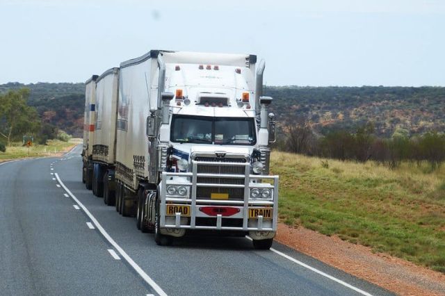 Tráiler es atacado a balazos en la autopista Cuacnopalan-Oaxaca