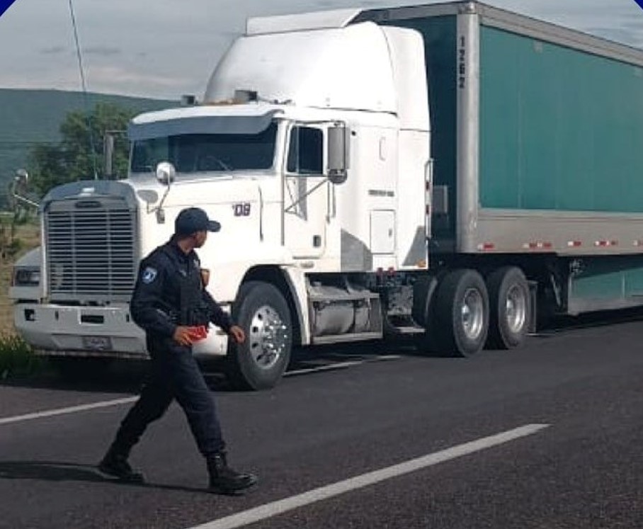 Balean a conductor y roban su tráiler en Izúcar