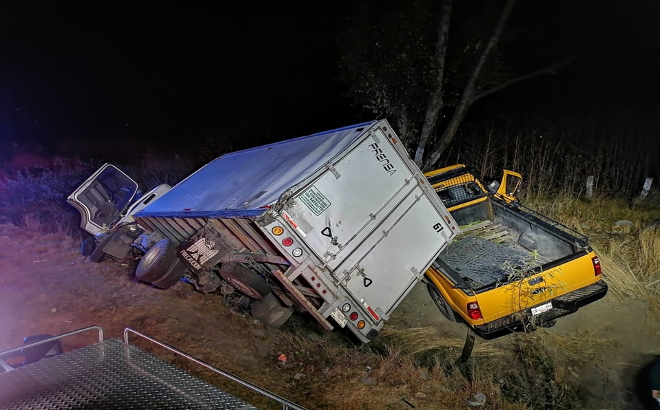 Un muerto deja choque entre tráiler y camioneta en la México-Puebla