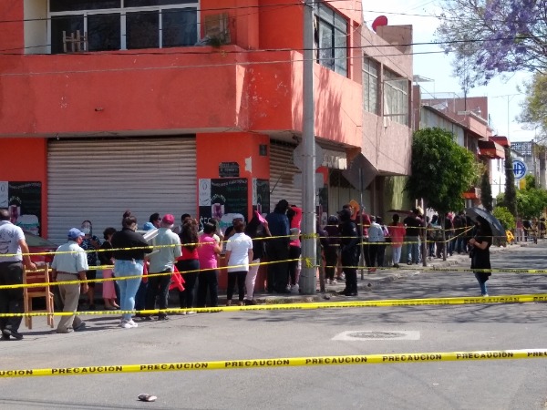 Forman larga fila en Tehuacán para pre-registro de vacuna anticovid