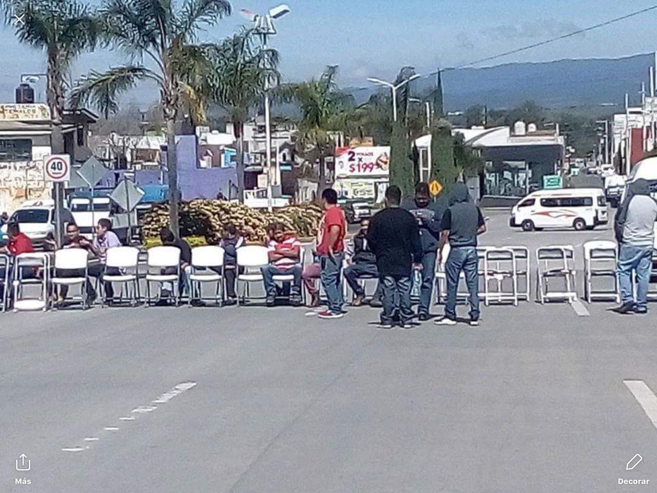 Transportistas de Acapetlahuacan cierran accesos a Atlixco