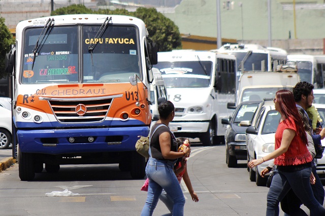 Reclaman 3 mil transportistas subsidio por tarifa a estudiantes