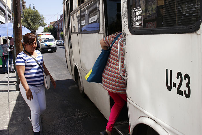 Mañana de asaltos al transporte público en Puebla