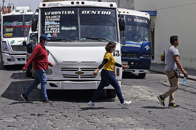 Revoca Secretaría de Transporte 154 unidades piratas de transporte en Puebla