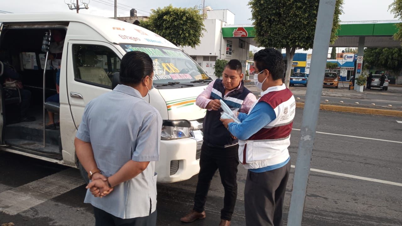 Regreso a clases genera aglomeraciones en el transporte público de Tehuacán