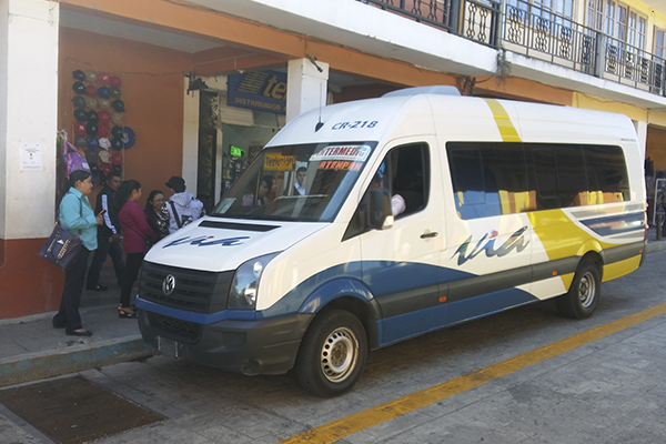 Delimitan paradas del transporte público en Tlatlauquitepec