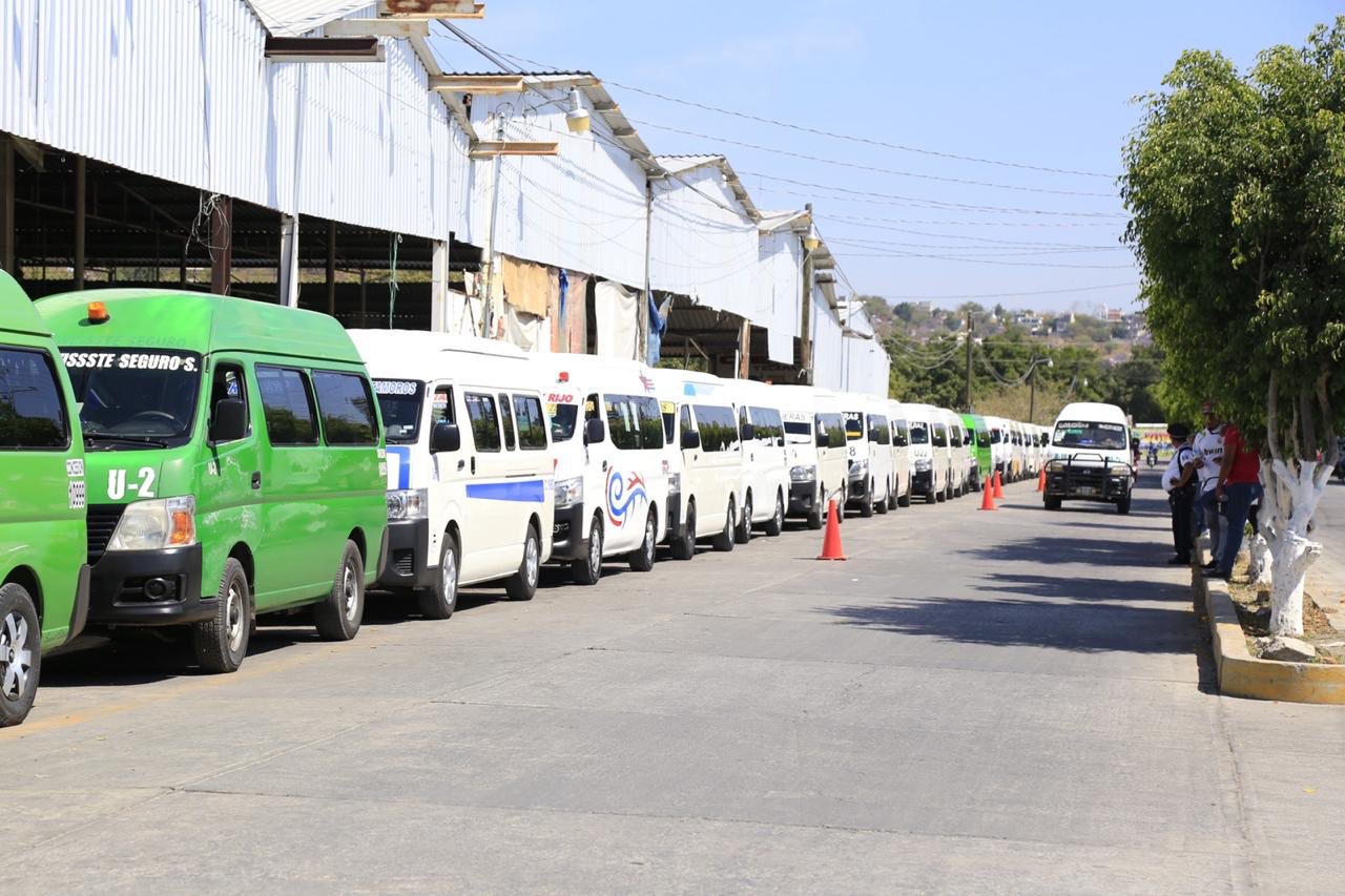 Acusan a regidor de provocar saturación del transporte público en Izúcar  