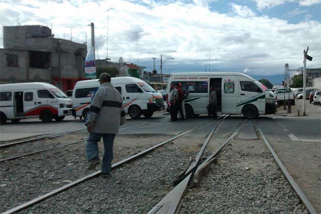 Carece de facultad Tránsito de Tehuacán para retirar transporte irregular