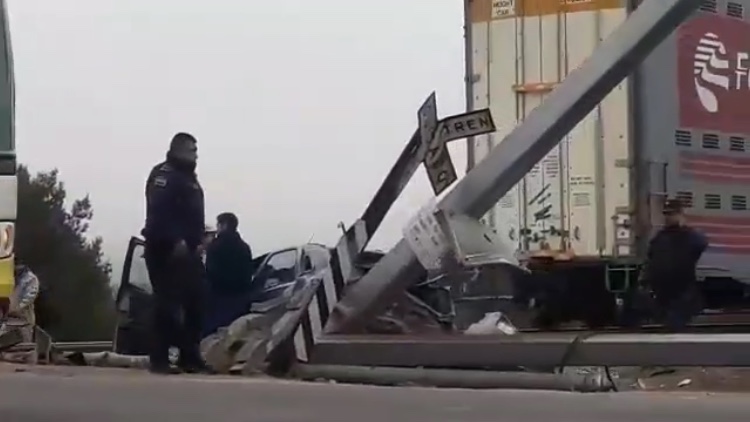 VIDEO Se salva de milagro tras ser arrollado por el tren 
