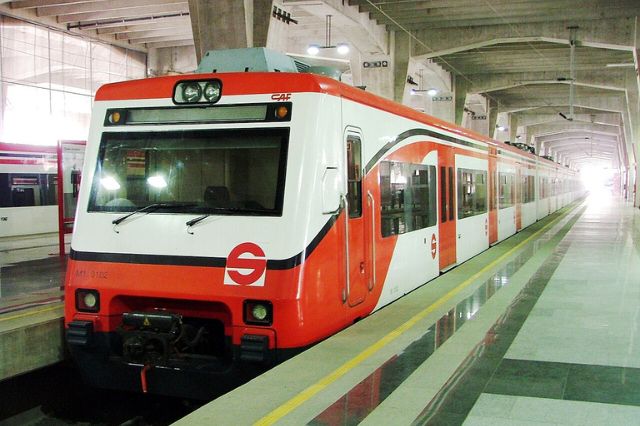 Corto circuito del Tren Suburbano causa incendio en Edo Méx