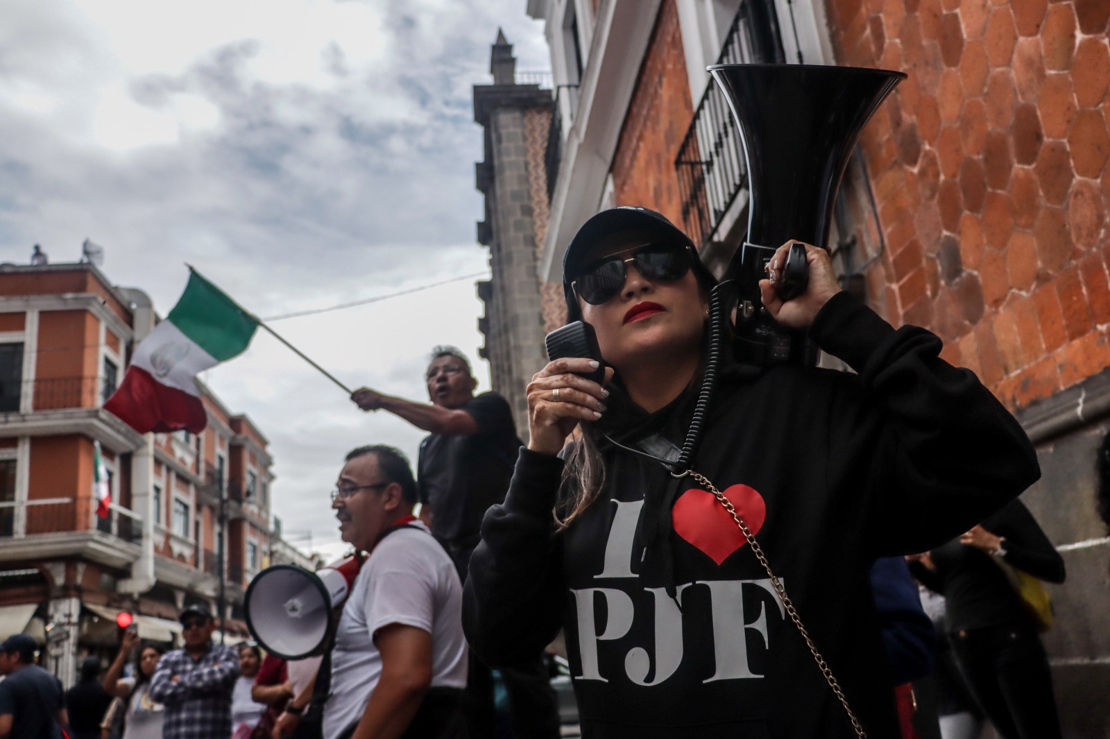 Trabajadores del Poder Judicial se manifiestan frente al Palacio de Justicia