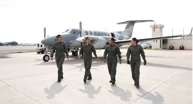 La mujer en el 8M, campañas y aviación