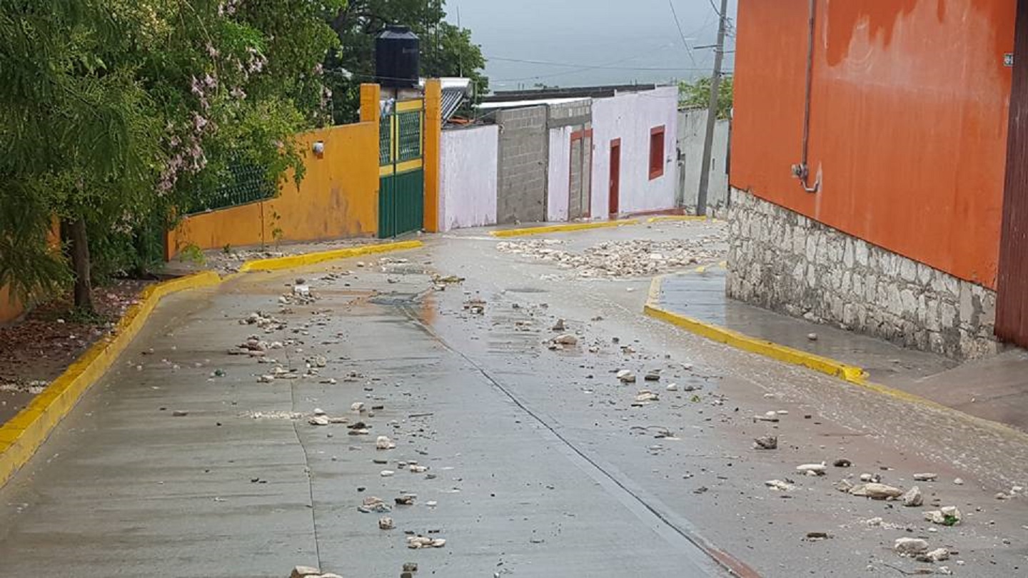 Desalojos y daños en carreteras deja Franklin a su paso por Puebla