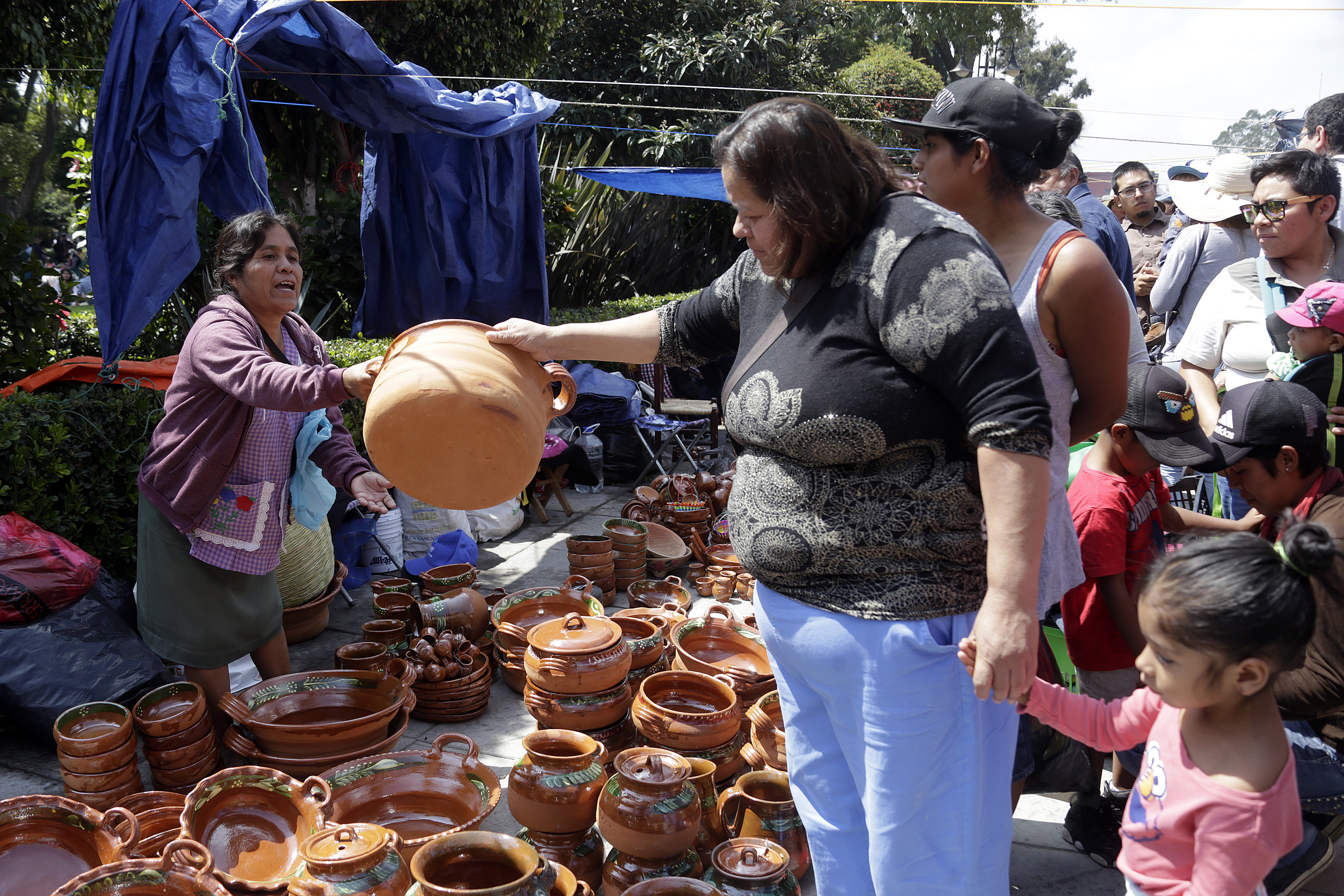 GALERÍA: El trueque se niega a morir en San Pedro Cholula