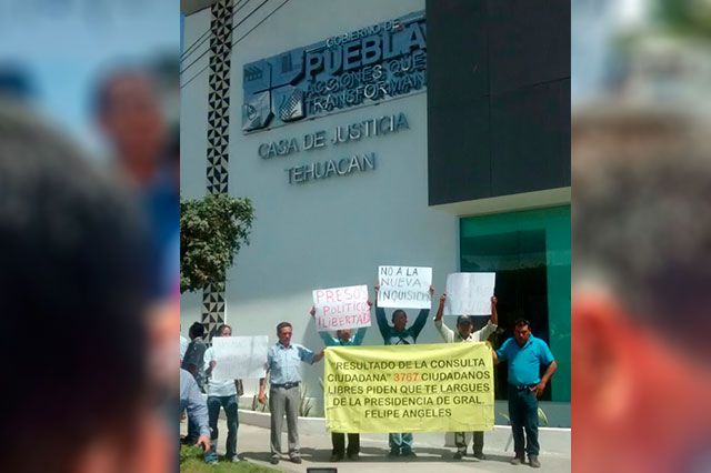 Con manifestación reciben a Rafael Moreno Valle en Tehuacán