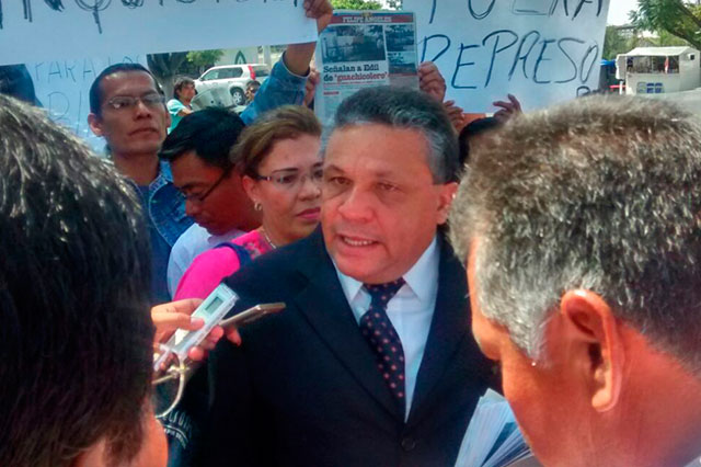 Con manifestación reciben a Rafael Moreno Valle en Tehuacán