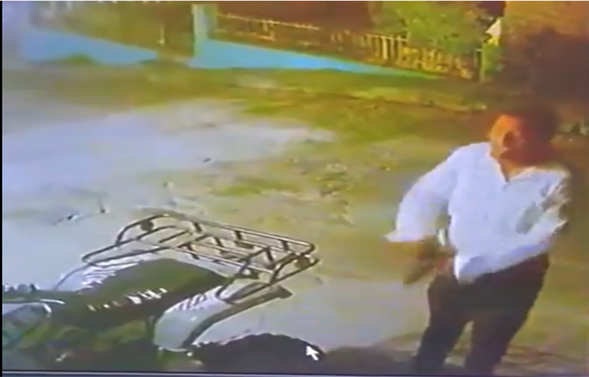 Con pistola en mano, hermano de alcaldesa de Tulcingo de Valle amenaza a ciudadano