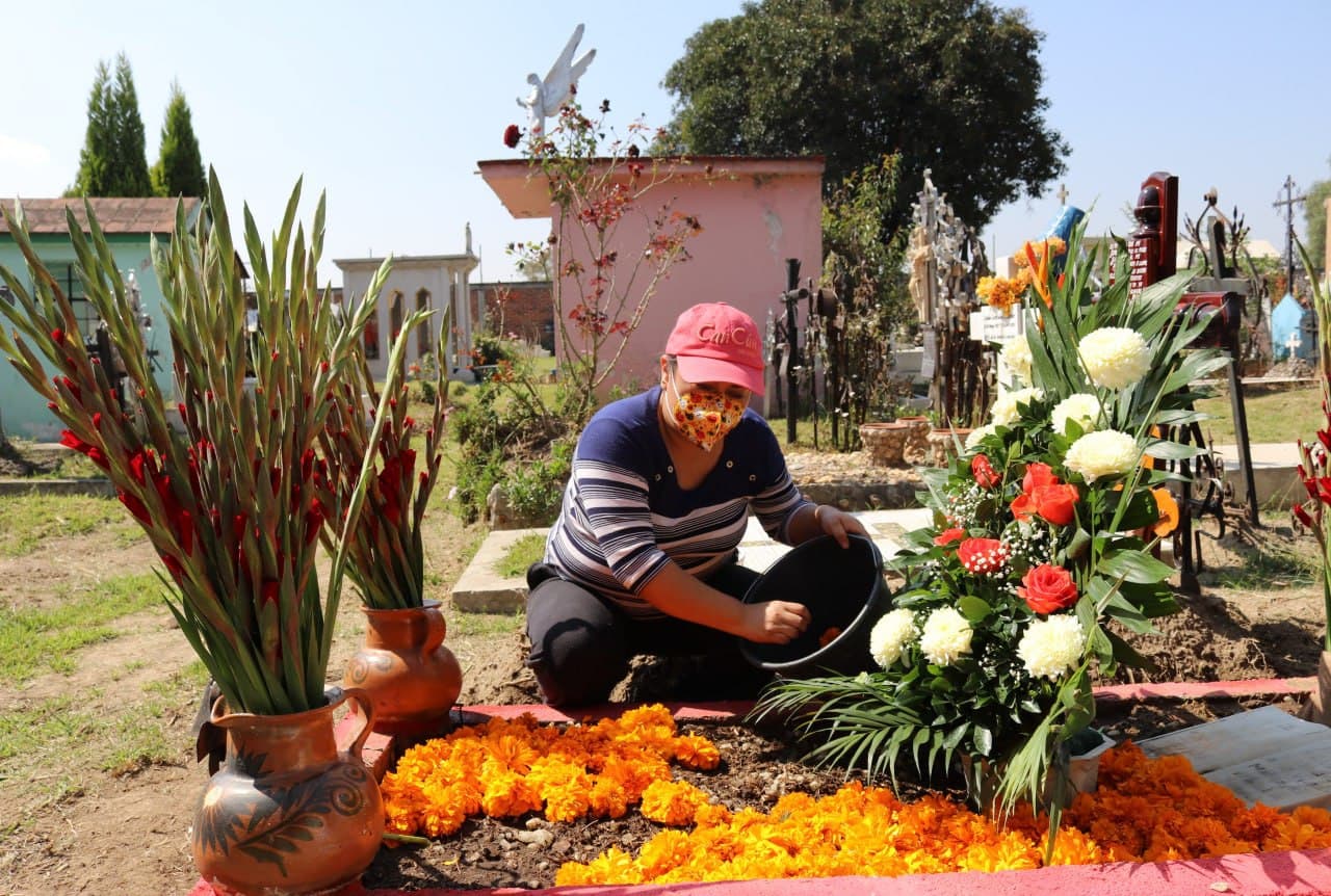 San Pedro Cholula alista panteones para recibir temporada de fieles difuntos
