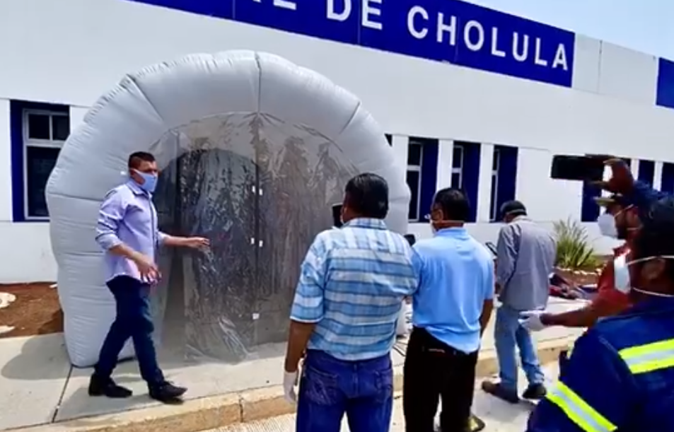 Colocan túnel sanitizante en Hospital General de Cholula