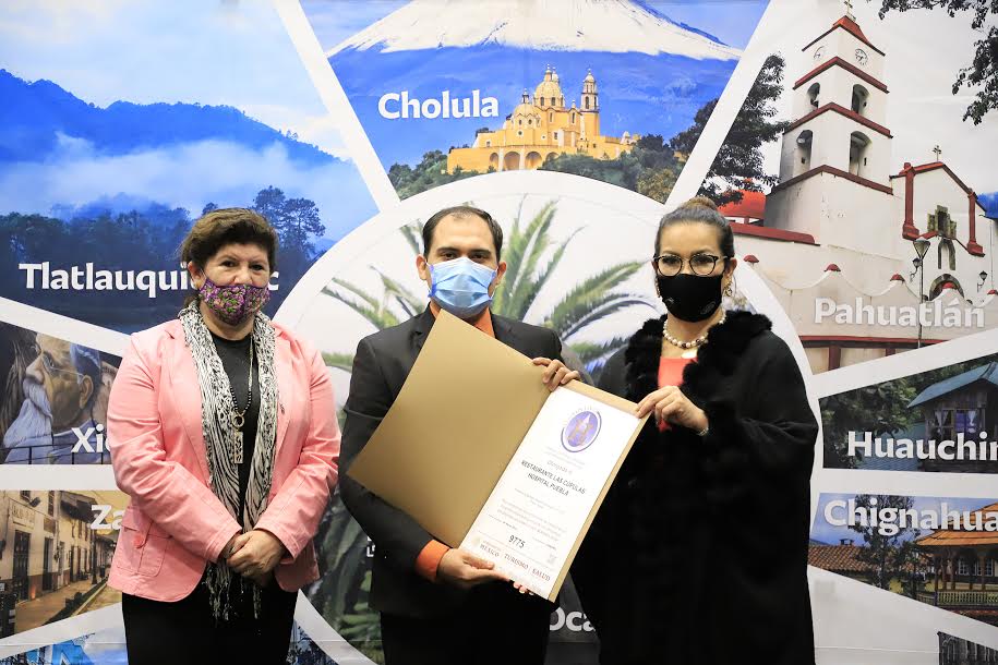 Entrega Turismo distintivos y certificados turísticos en el año