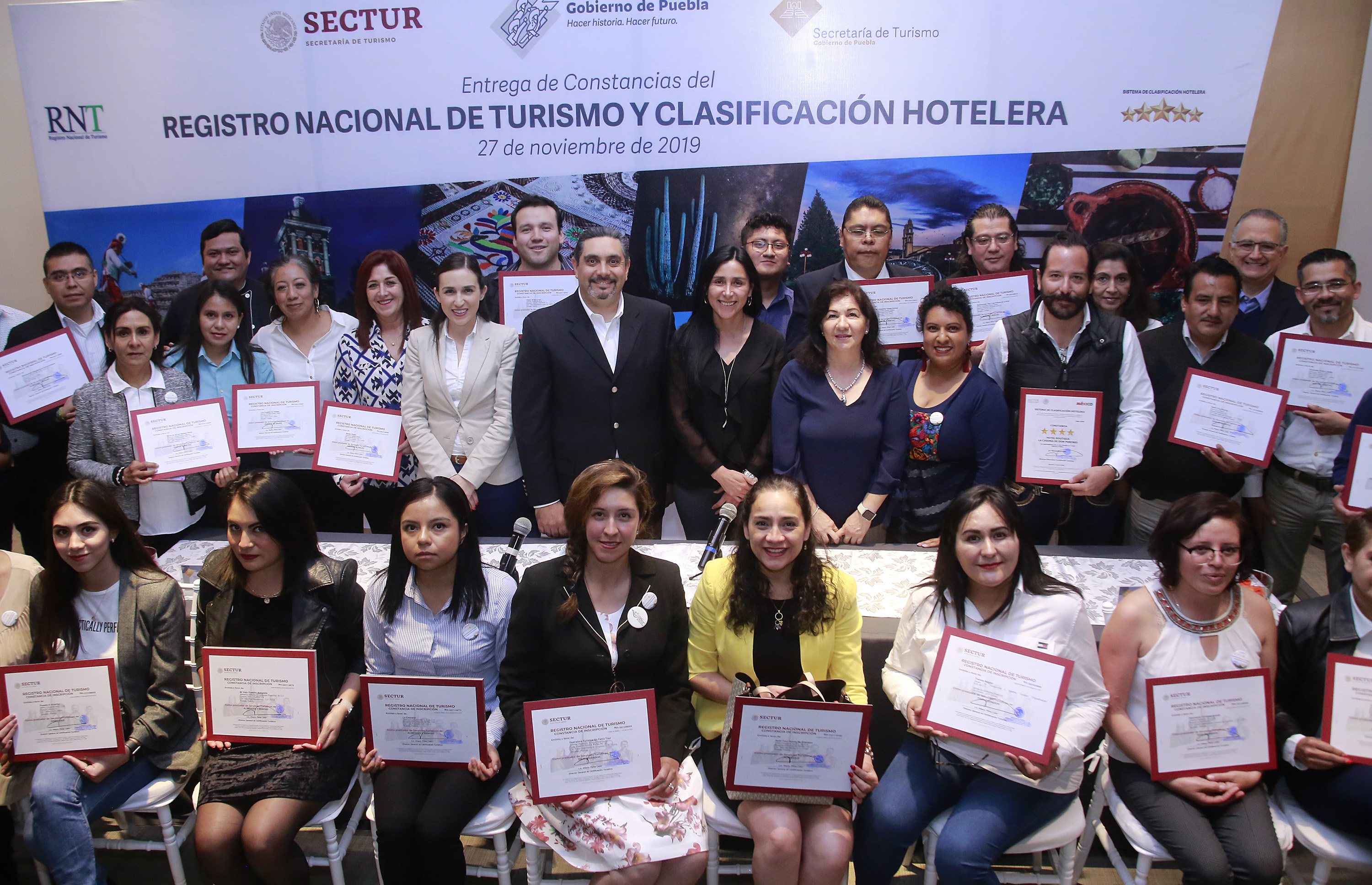 Entrega gobierno constancias a prestadores de servicios turísticos