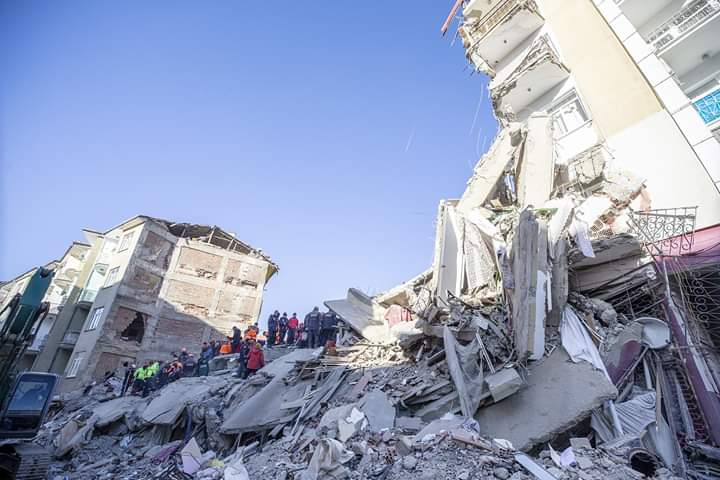 Al menos 22 muertos deja sismo en Turquía