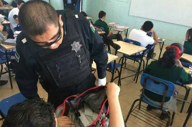 Tutores denuncian narcomenudeo en escuelas de Acatlán