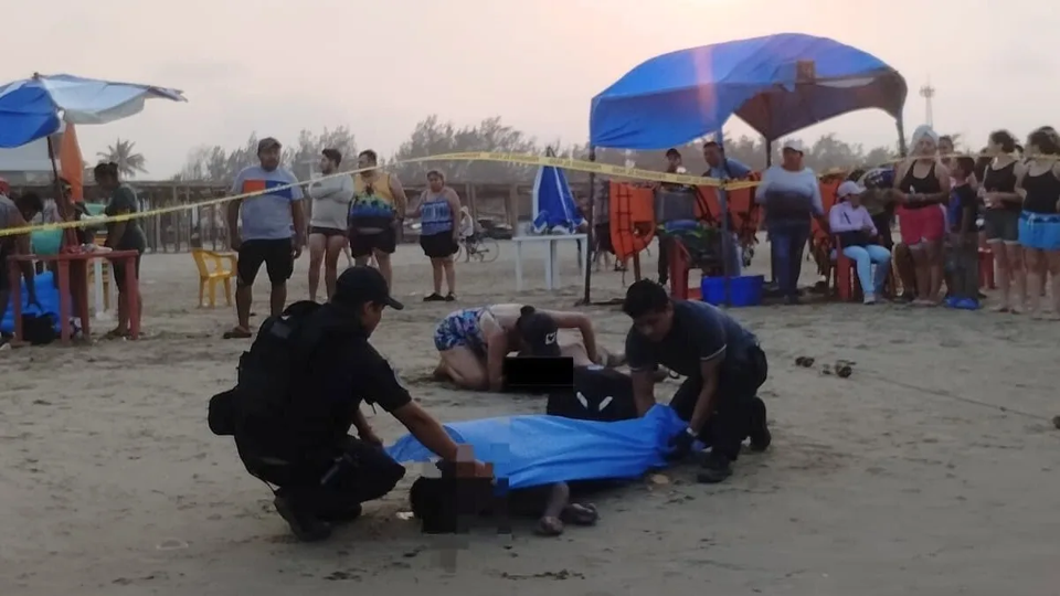 Cuatro turistas mexiquenses mueren ahogados en playa de Veracruz
