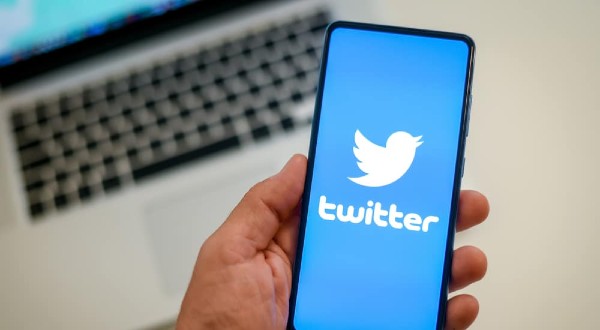 Twitter solo cuenta con mil 300 empleados tras despidos masivos: CNBC