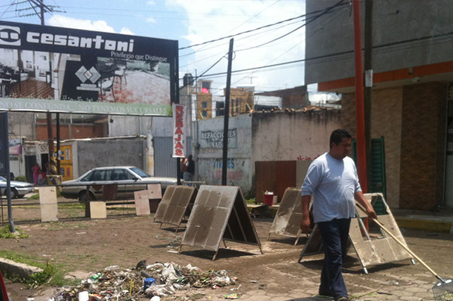 Falta de colector y toneladas de basura inundaron Texmelucan