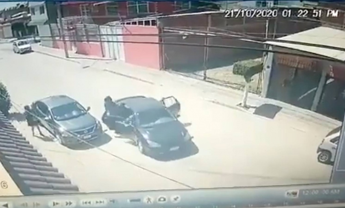 VIDEO Así escapó chofer de Uber a intento de asalto    