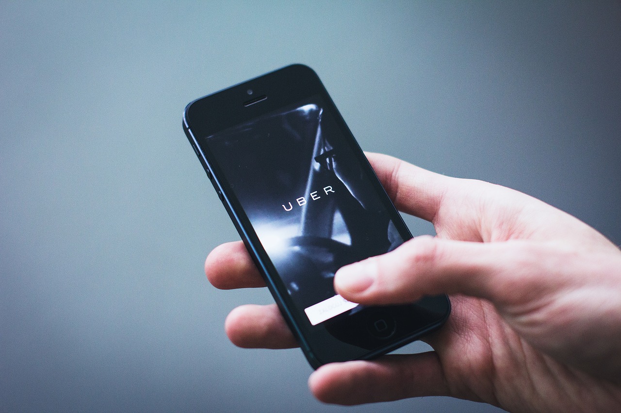 Así justifica Uber el aumento de sus tarifas en fin de año