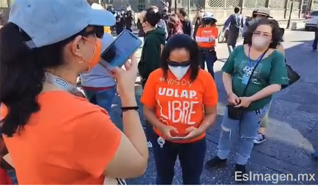 VIDEO Estudiantes UDLAP libran cerco de seguridad para manifestarse en informe de MBH