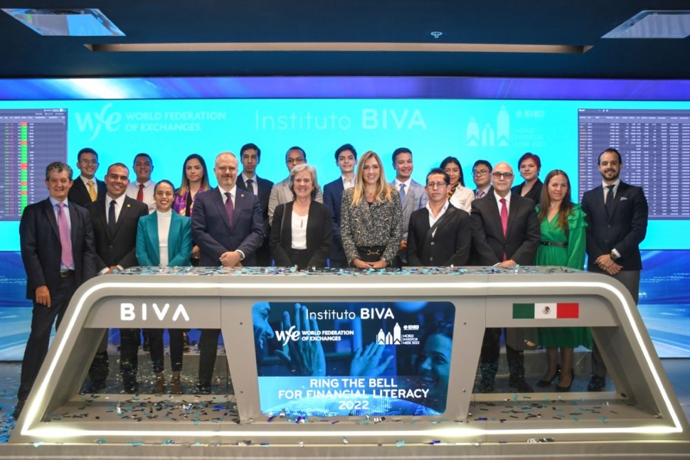 UDLAP presente en el Ring the Bell for Financial Literacy organizado por BIVA