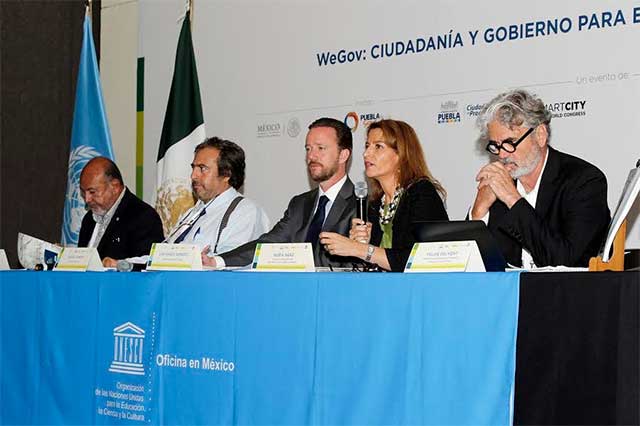 Suman ayuntamiento y Unesco obra literaria al acervo cultural de Puebla