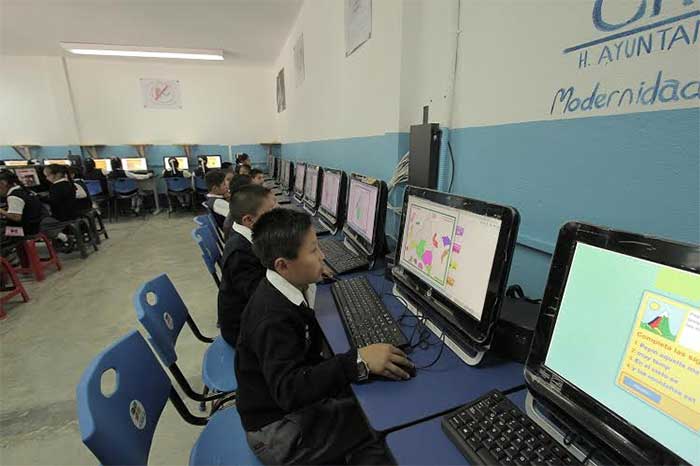 Anuncia San Andrés entrega de computadoras para escuelas