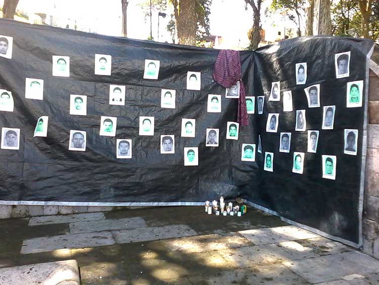 Universitarios de Teziutlán se solidarizan con Ayotzinapa